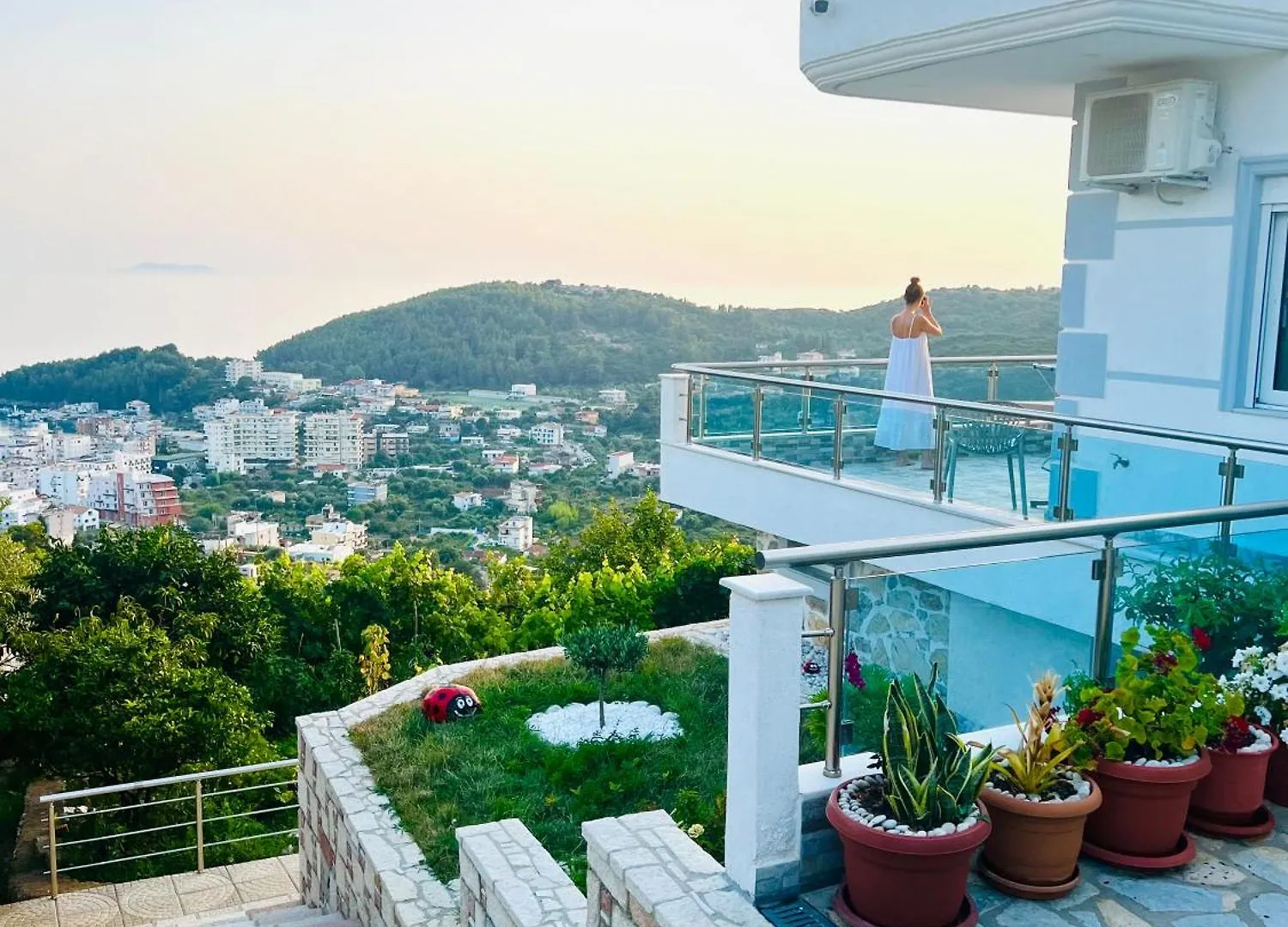 Mistral Inn Himare