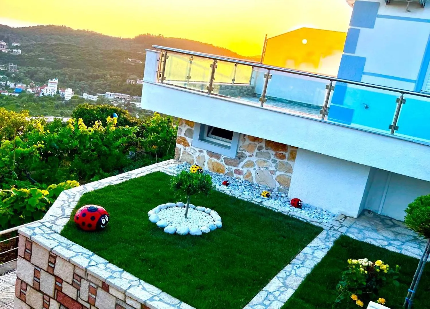 Mistral Inn Himare Albanië
